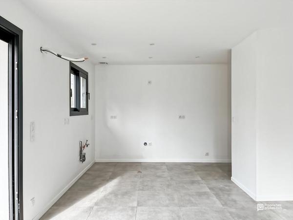 Maison 3 pièces avec climatisation, menuiseries alu et vue dégagée