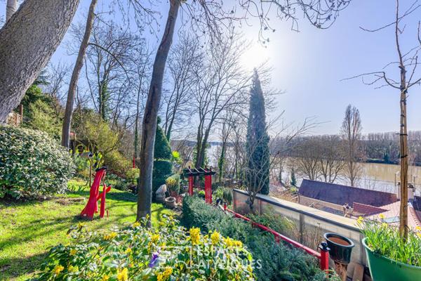 Demeure du XIXe vue Seine et jardin paysager à La Frette sur Seine