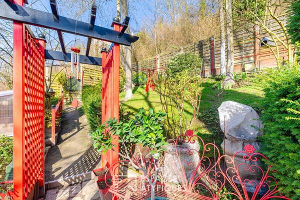 Demeure du XIXe vue Seine et jardin paysager à La Frette sur Seine