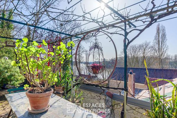 Demeure du XIXe vue Seine et jardin paysager à La Frette sur Seine