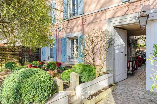 Demeure du XIXe vue Seine et jardin paysager à La Frette sur Seine