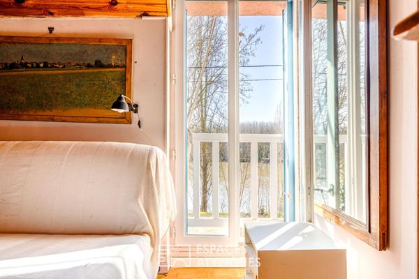 Demeure du XIXe vue Seine et jardin paysager à La Frette sur Seine