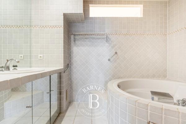 Neuilly-sur-Seine, Appartement 1 Chambre -  83 m² à vendre