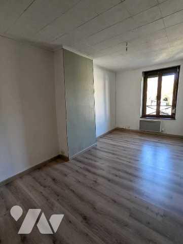 Maison de village de type 4 élevée sur étages d'une surface de 88m².