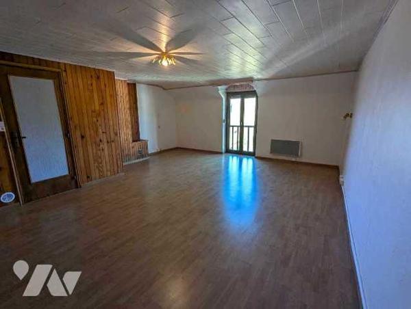 Maison de village de type 4 élevée sur étages d'une surface de 88m².