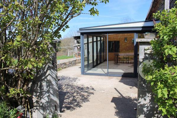 Maison de pays, 146 m2 + grange - Bagnols  (63)