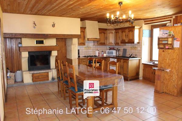Maison de pays, 146 m2 + grange - Bagnols  (63)