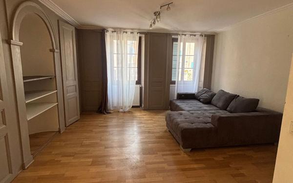 Appartement à louer    3 pièces •  Gex