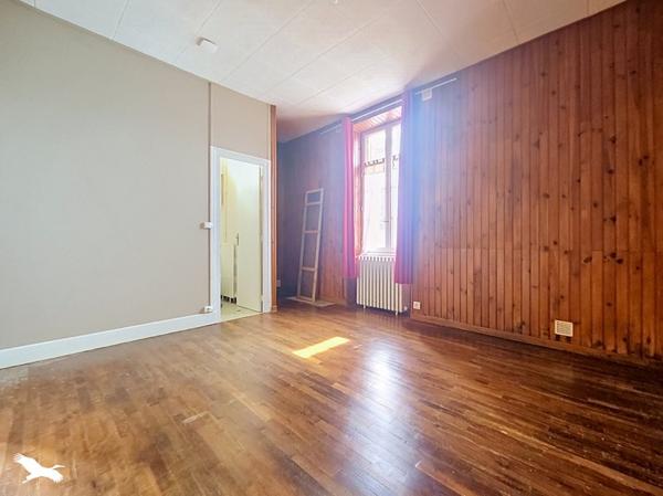 Immeuble à vendre 106 000 € Saint-Amand-Montrond 265 m² DPE E