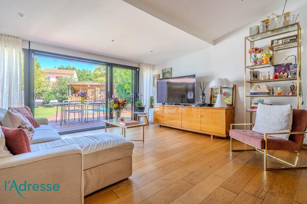 GRADIGNAN proche des commerces - Maison moderne de plain-pied avec piscine