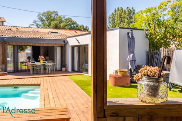 GRADIGNAN proche des commerces - Maison moderne de plain-pied avec piscine