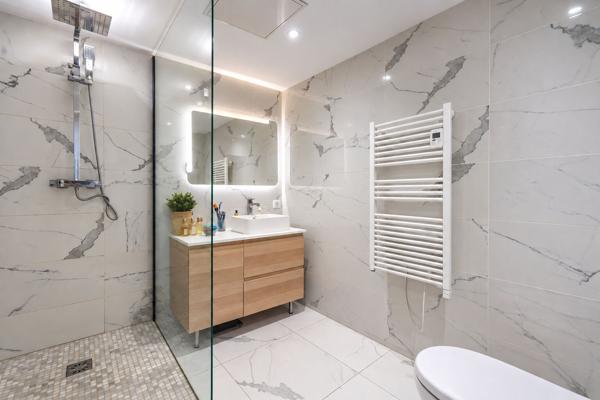 GRADIGNAN proche des commerces - Maison moderne de plain-pied avec piscine