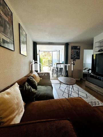 Appartement proche plage des Sables d'Olonne une chambre en rez de jardin, coin cuisine, loggia et terrasse exposée sud , sans vis à vis, calme.