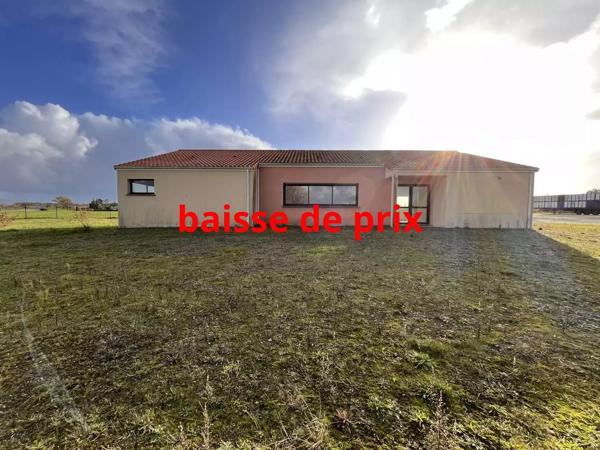 ENSEMBLE DE BUREAUX  et batiments