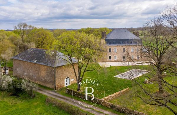 Figeac, Propriété 12 Chambres -  500 m² à vendre