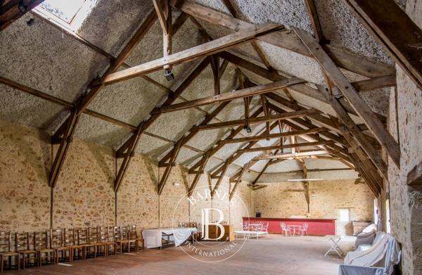 Figeac, Propriété 12 Chambres -  500 m² à vendre
