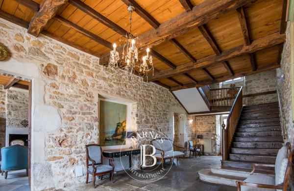 Figeac, Propriété 12 Chambres -  500 m² à vendre