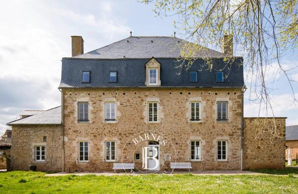 Figeac, Propriété 12 Chambres -  500 m² à vendre
