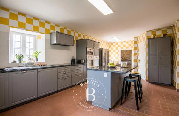 Figeac, Propriété 12 Chambres -  500 m² à vendre