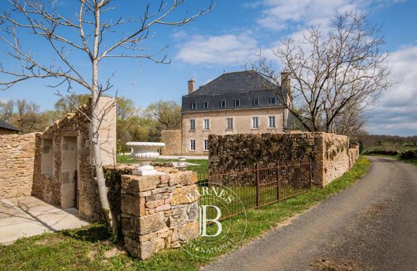 Figeac, Propriété 12 Chambres -  500 m² à vendre