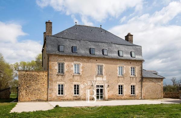 Figeac, Propriété 12 Chambres -  500 m² à vendre