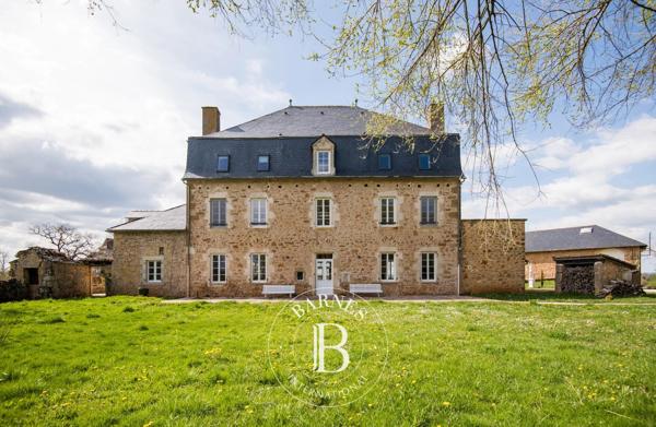 Figeac, Propriété 12 Chambres -  500 m² à vendre