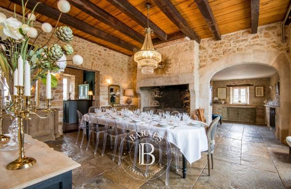 Figeac, Propriété 12 Chambres -  500 m² à vendre