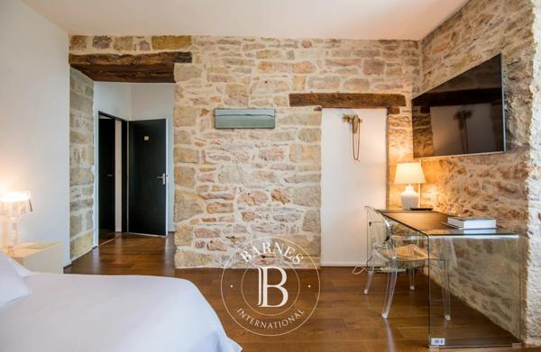 Figeac, Propriété 12 Chambres -  500 m² à vendre