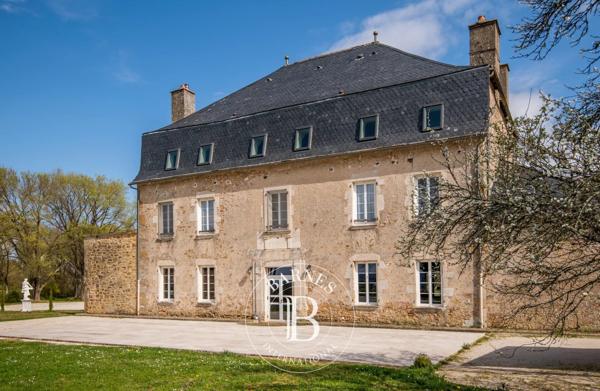 Figeac, Propriété 12 Chambres -  500 m² à vendre