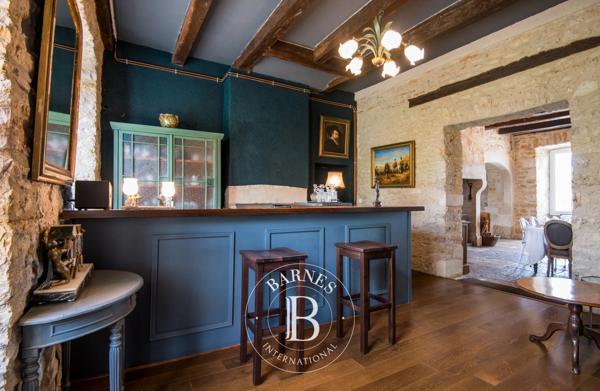 Figeac, Propriété 12 Chambres -  500 m² à vendre