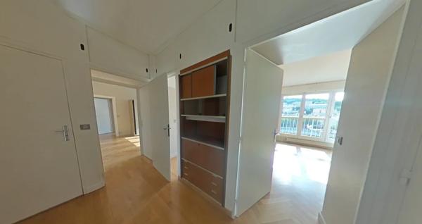 APPARTEMENT T5 A LOUER - LYON 2EME ARRONDISSEMENT La Bourse-Grenette 164.95 m 2 3 625 € charges comprises par mois