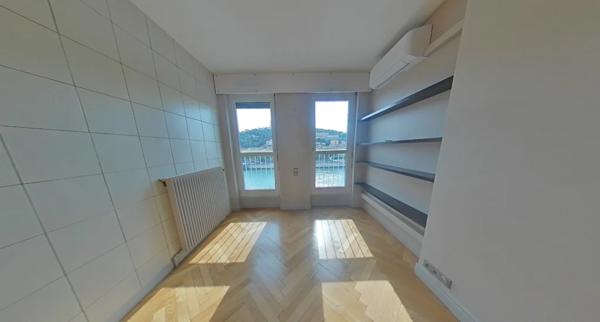 APPARTEMENT T5 A LOUER - LYON 2EME ARRONDISSEMENT La Bourse-Grenette 164.95 m 2 3 625 € charges comprises par mois