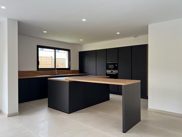 Maison de 2022 a  Saint Barthelemy D  Anjou de 5 chambres