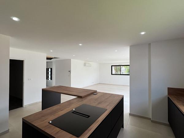 Maison de 2022 a  Saint Barthelemy D  Anjou de 5 chambres