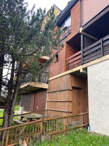 Chalet aux Angles, 3 niveaux, 56,31 m² Carrez + 14.85m² hors carrez, vue lac & montagne, exposition Sud Est