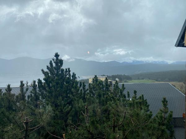 Chalet aux Angles, 3 niveaux, 56,31 m² Carrez + 14.85m² hors carrez, vue lac & montagne, exposition Sud Est