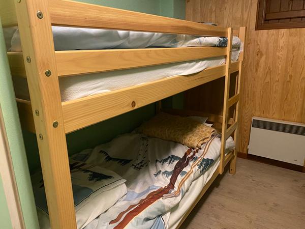 Chalet aux Angles, 3 niveaux, 56,31 m² Carrez + 14.85m² hors carrez, vue lac & montagne, exposition Sud Est