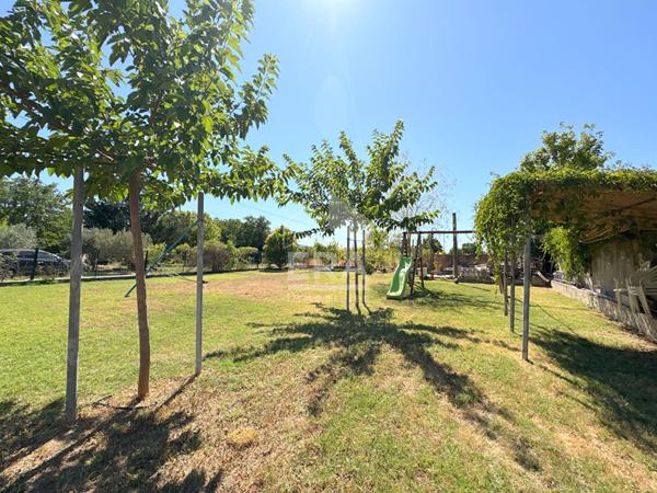 A VENDRE 84160 CADENET MAISON DE VILLAGE TYPE 4 PIECES D'ENVIRON 116M²  ( 99M² HABITABLE ET VERANDA DE 17M² ) AVEC GARAGES ET JARDIN