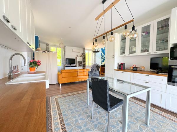 A VENDRE 84160 CADENET MAISON DE VILLAGE TYPE 4 PIECES D'ENVIRON 116M²  ( 99M² HABITABLE ET VERANDA DE 17M² ) AVEC GARAGES ET JARDIN