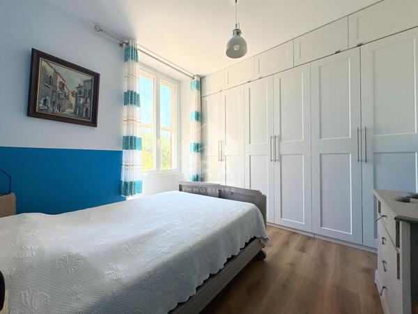 A VENDRE 84160 CADENET MAISON DE VILLAGE TYPE 4 PIECES D'ENVIRON 116M²  ( 99M² HABITABLE ET VERANDA DE 17M² ) AVEC GARAGES ET JARDIN