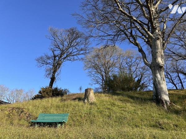 A 15 MIN DE VANNES  CAMPAGNE PROCHE D'UN BOURG - PROPRIETE DEUX HABITATIONS SUR PLUS DE 5 HECTARES