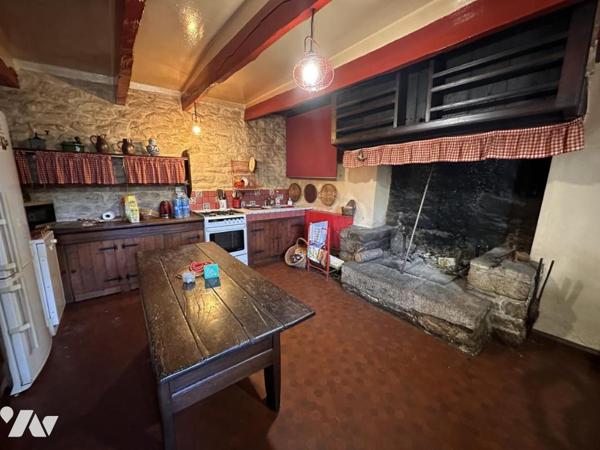 A 15 MIN DE VANNES  CAMPAGNE PROCHE D'UN BOURG - PROPRIETE DEUX HABITATIONS SUR PLUS DE 5 HECTARES