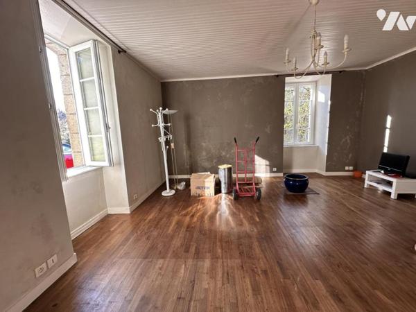 A 15 MIN DE VANNES  CAMPAGNE PROCHE D'UN BOURG - PROPRIETE DEUX HABITATIONS SUR PLUS DE 5 HECTARES