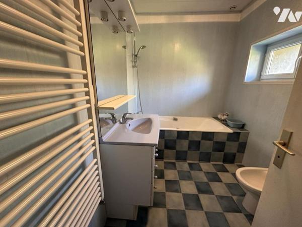 A 15 MIN DE VANNES  CAMPAGNE PROCHE D'UN BOURG - PROPRIETE DEUX HABITATIONS SUR PLUS DE 5 HECTARES