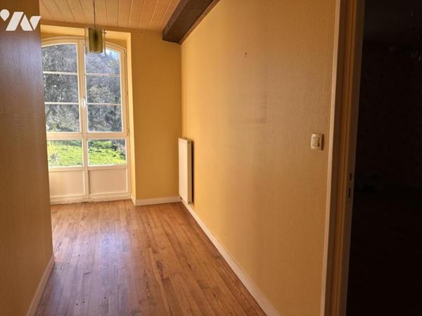 A 15 MIN DE VANNES  CAMPAGNE PROCHE D'UN BOURG - PROPRIETE DEUX HABITATIONS SUR PLUS DE 5 HECTARES