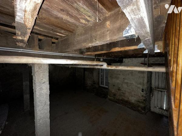 A 15 MIN DE VANNES  CAMPAGNE PROCHE D'UN BOURG - PROPRIETE DEUX HABITATIONS SUR PLUS DE 5 HECTARES