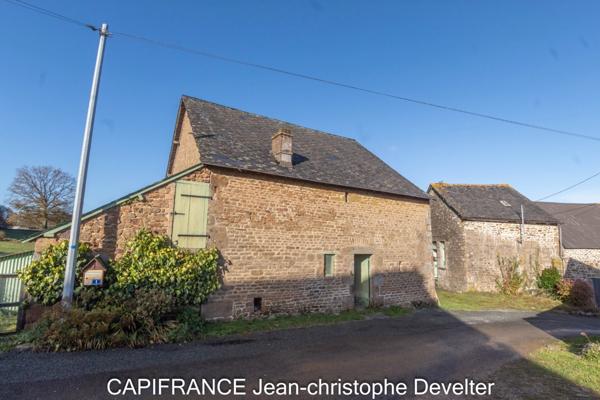 Maison à vendre proche de GORRON (53) maison à rénover avec dépendances sur 2536 m2