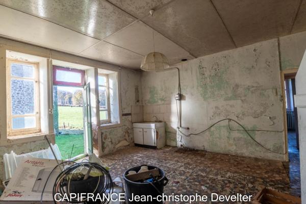 Maison à vendre proche de GORRON (53) maison à rénover avec dépendances sur 2536 m2