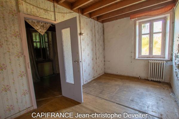 Maison à vendre proche de GORRON (53) maison à rénover avec dépendances sur 2536 m2