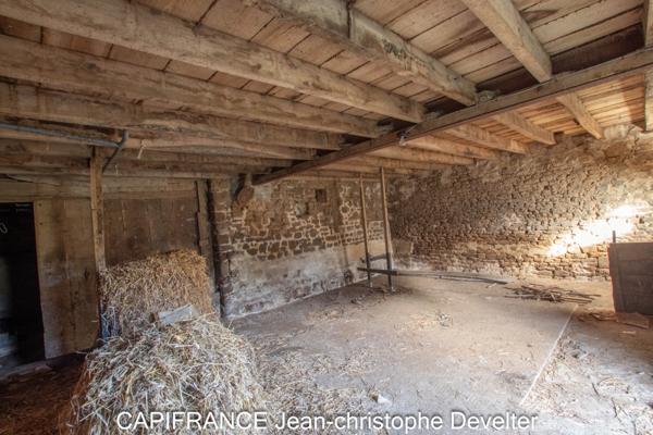 Maison à vendre proche de GORRON (53) maison à rénover avec dépendances sur 2536 m2